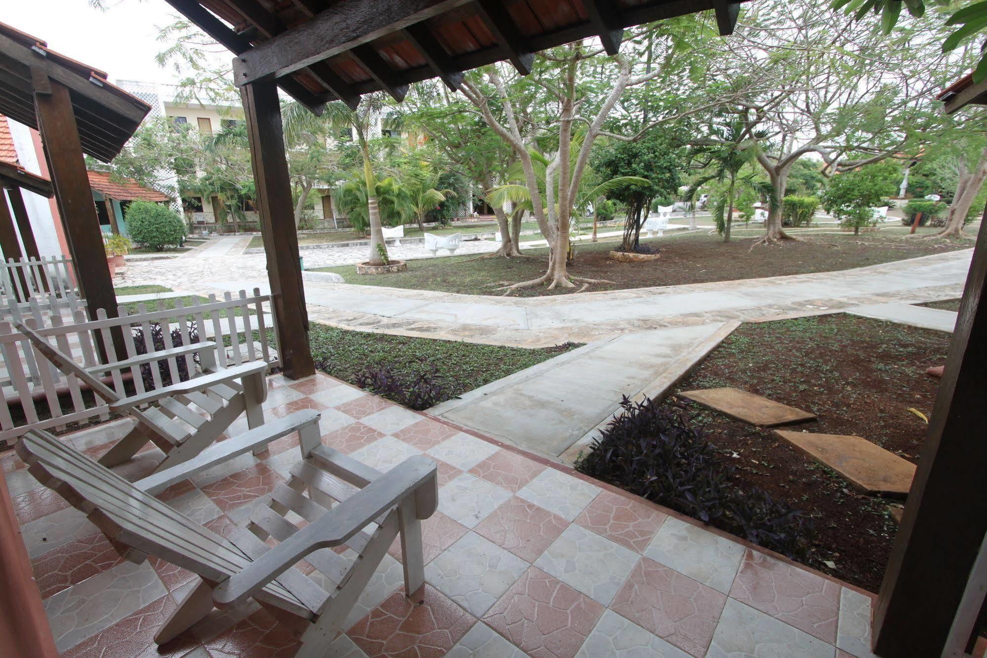 Hotel Hacienda Sanchez วัลลาโดลิด ภายนอก รูปภาพ