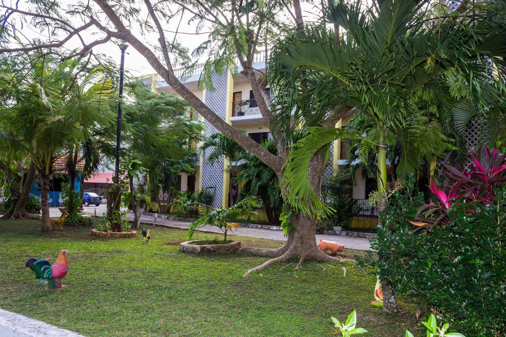 Hotel Hacienda Sanchez วัลลาโดลิด ภายนอก รูปภาพ