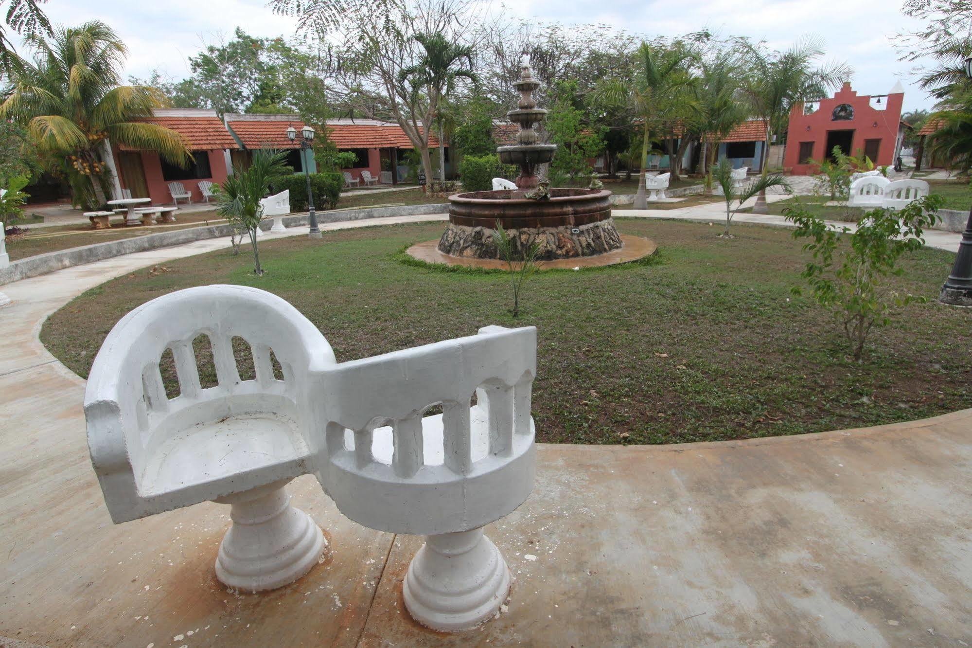 Hotel Hacienda Sanchez วัลลาโดลิด ภายนอก รูปภาพ